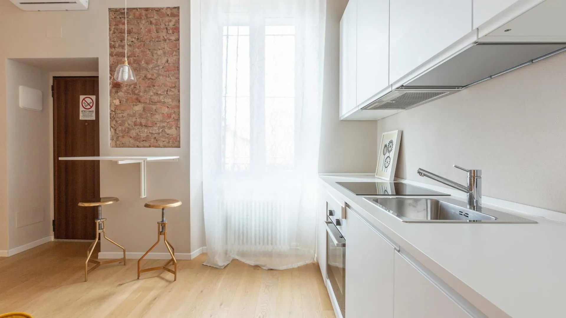 Raffinato E Stylish Monolocale Milanese Apartment  Milan