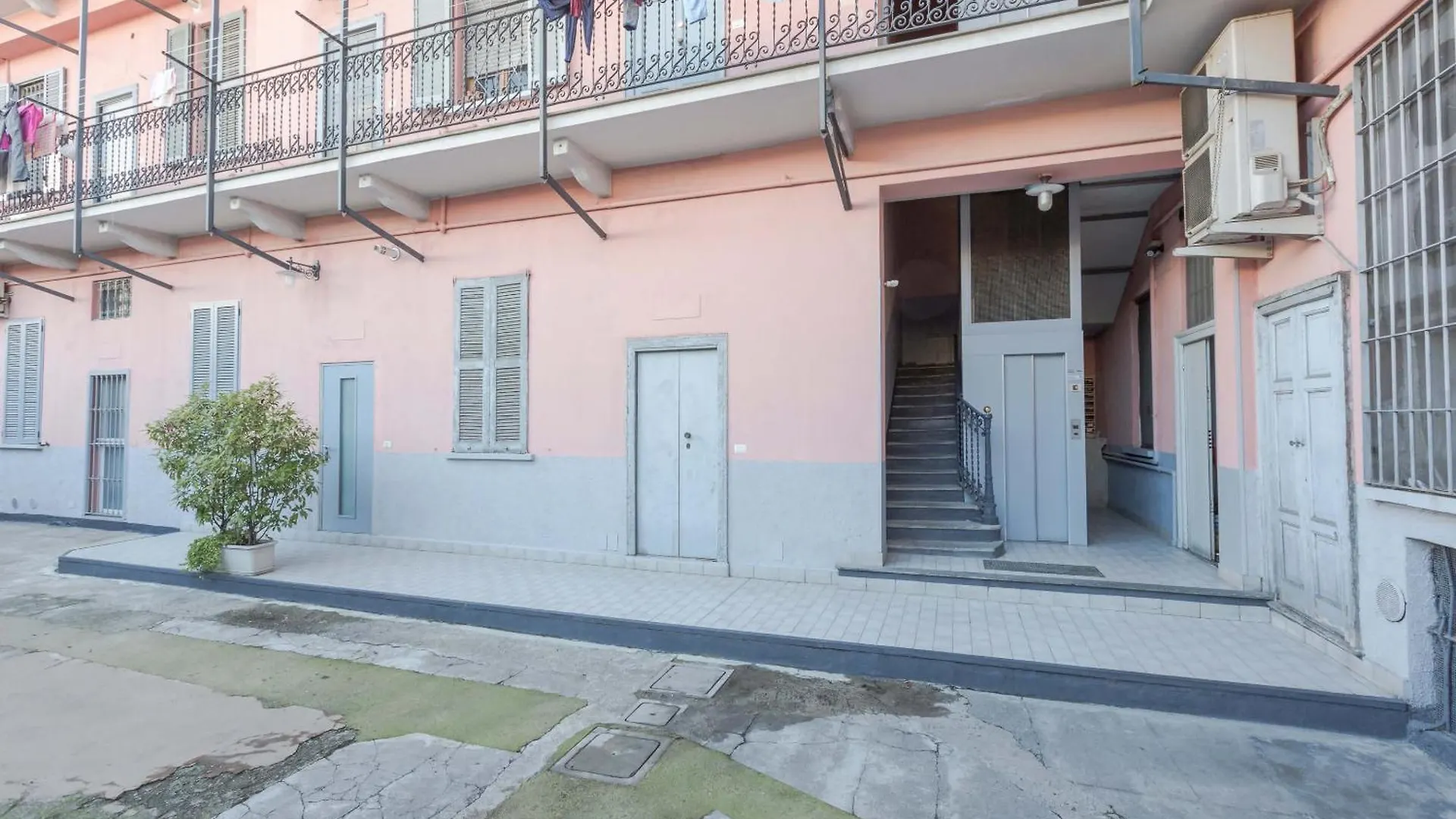 Raffinato E Stylish Monolocale Milanese Apartment 0*, Milan